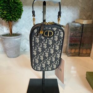 30 Montaigne Call'in Dior Phone Holder